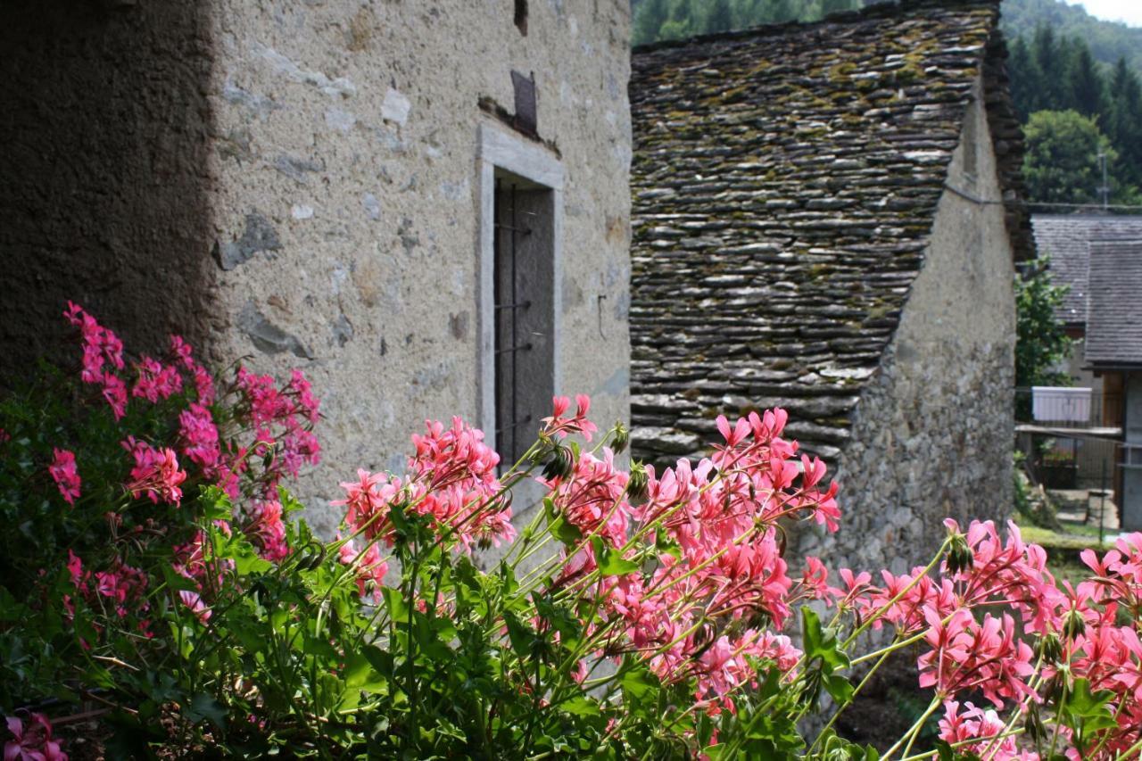 B&B Casa Quaroni Anzino Екстер'єр фото